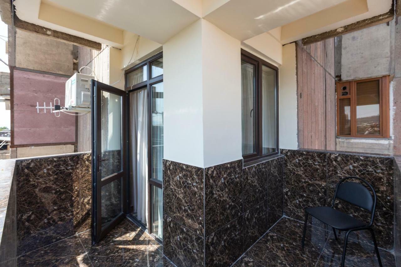 Umba Apartment N3 - Balcony And Mount Ararat View Jerevan Exteriör bild